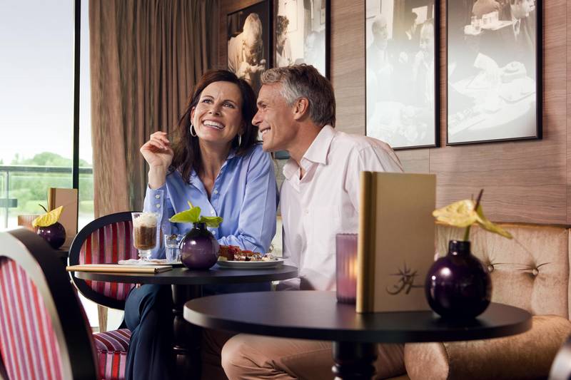 Amadeus River Cruises Amadeus Silver III Cafe Vienna.jpg